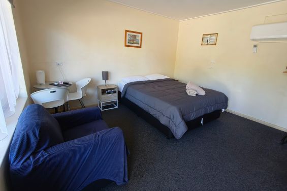 Economic Queen - queen-size bed