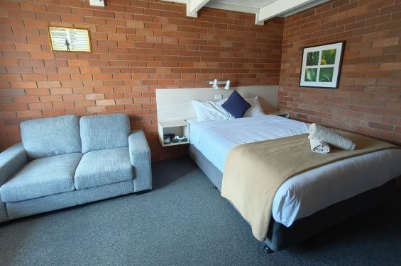 Queen - queen-size bed